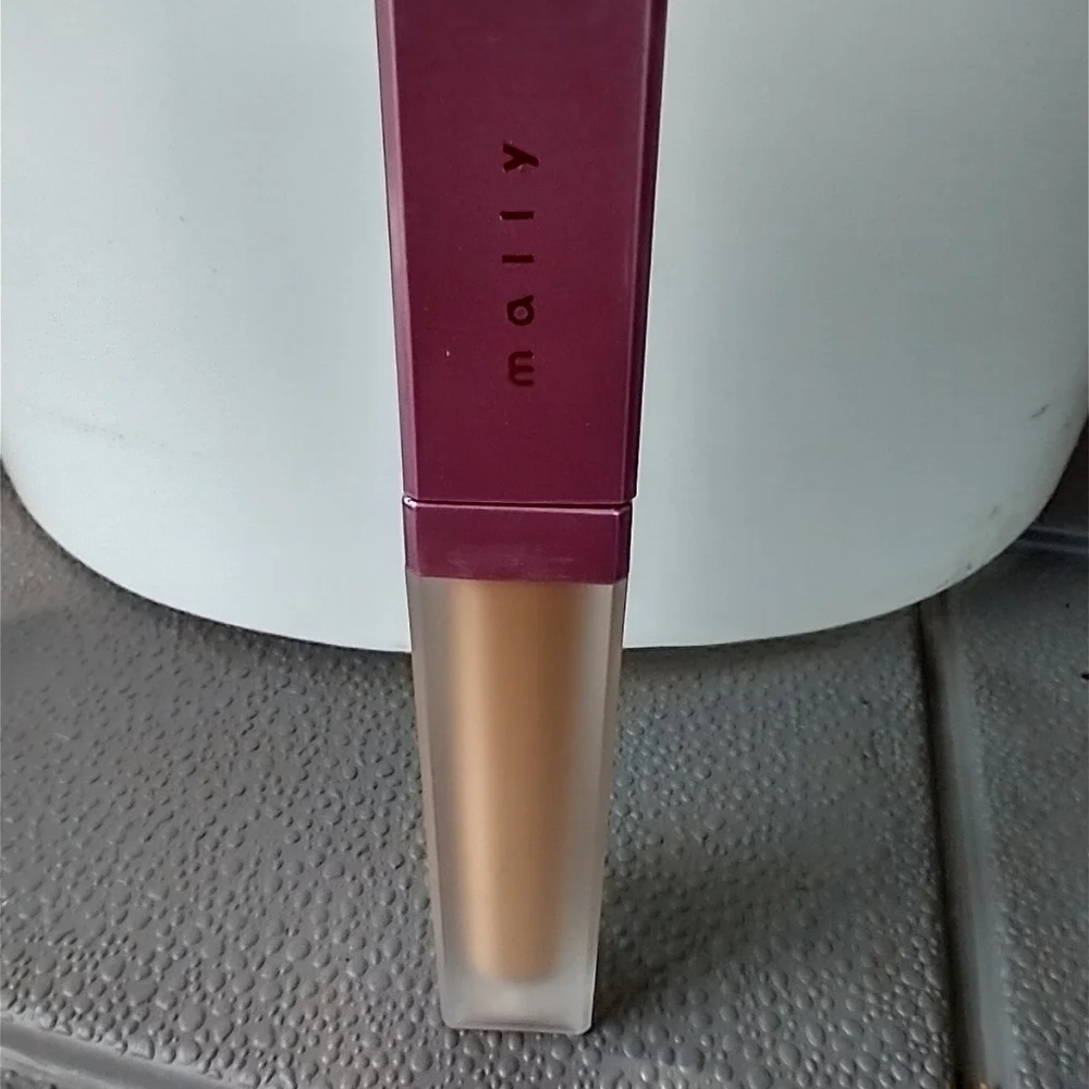 Mally makeup instant erase concealer tan.